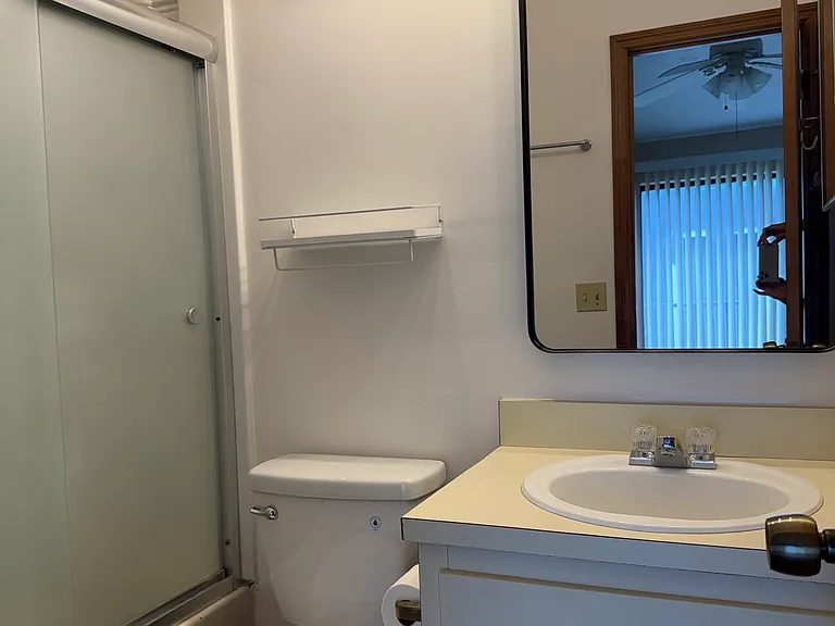 Full bath room 1