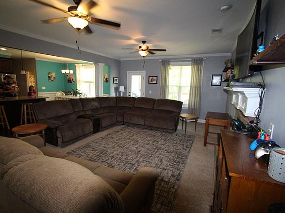 5th image of 221 Seaton Ave