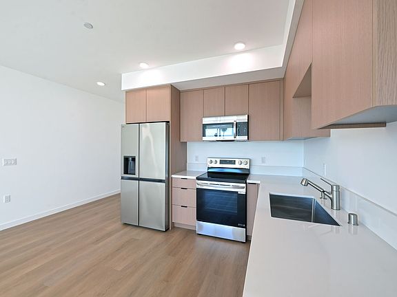 2nd image of 14606 Sylvan St #202