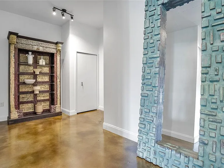 525 E Jackson St #301 — Photo 18