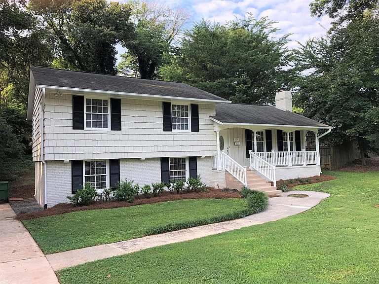 114 Scofield Rd — Photo 1