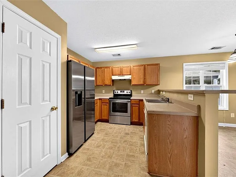 744 W Vincent Dr — Photo 10
