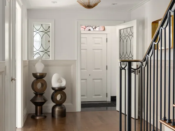 157 East 65th Street image 8 of 27