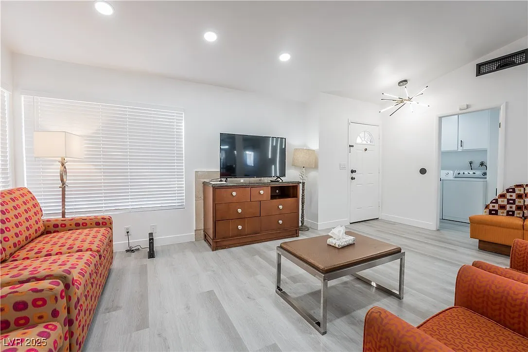 3 bed, 3.0 bath, 1506 sqft, $4,000 — Photo 4