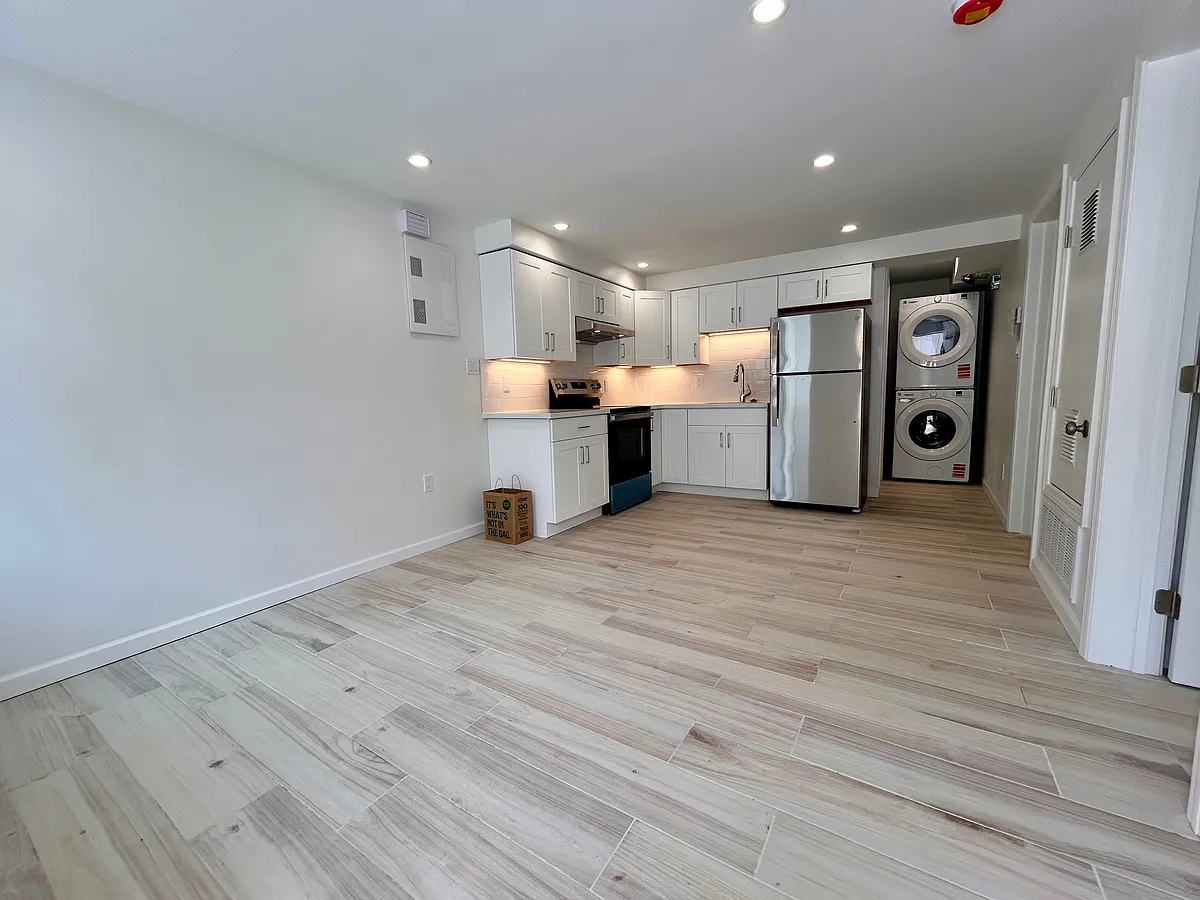 Building Photo - 114 Saint Francis Blvd #A