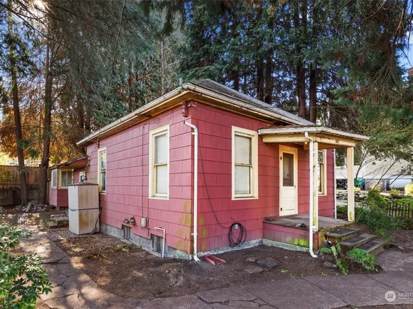 5834 Woodlawn Avenue N, Seattle, WA 98103