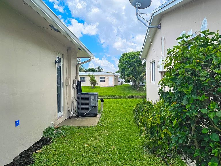7180 NW 10th Ct — Photo 9
