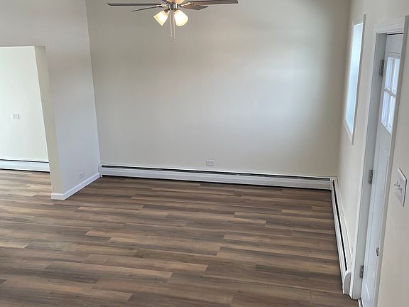 5th image of 128 Main St
