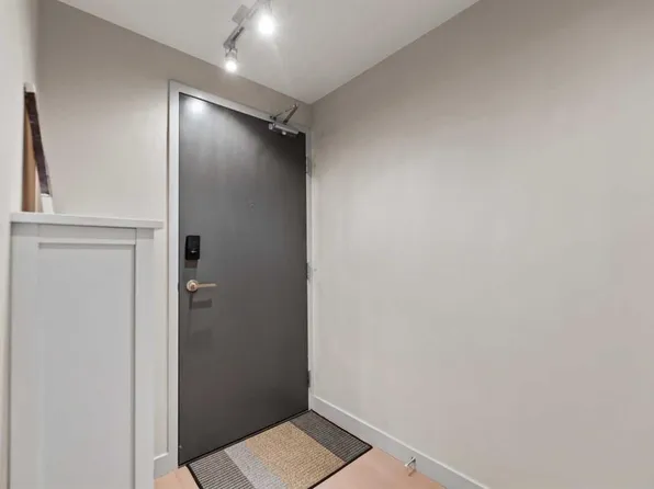 1010 W 6th St SW #2806, Calgary, AB T2R 1B4