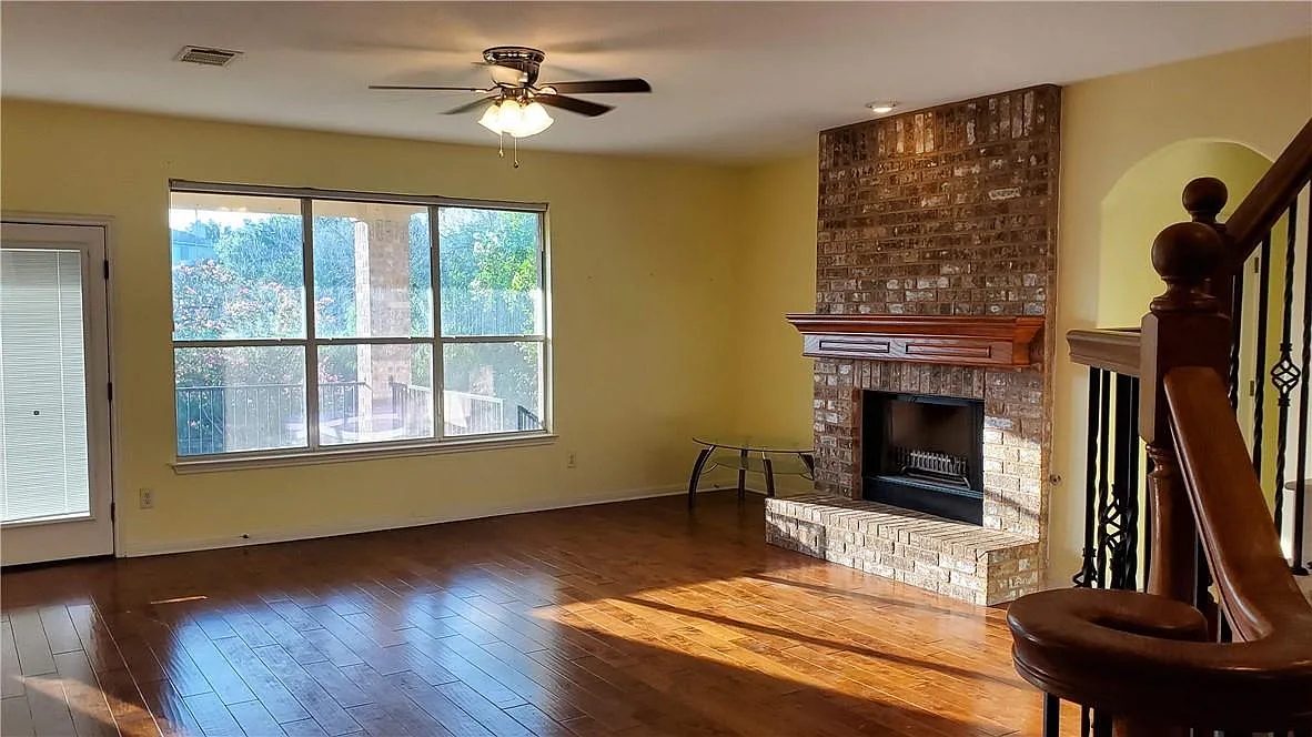 5 bed, 3.0 bath, 3062 sqft, $3,300 — Photo 3