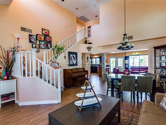 3rd image of 9776 Pioneer Ave