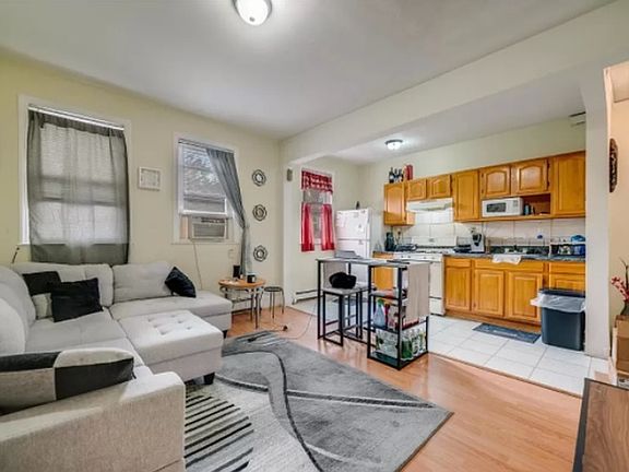 3rd image of 87 Jewett Ave #R
