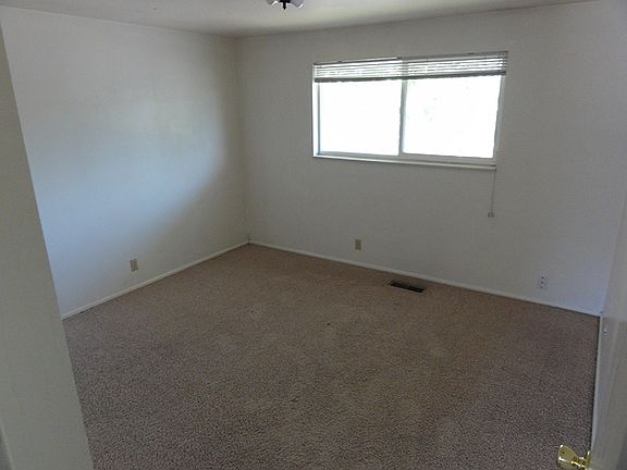 4th image of 749 S 200th St W