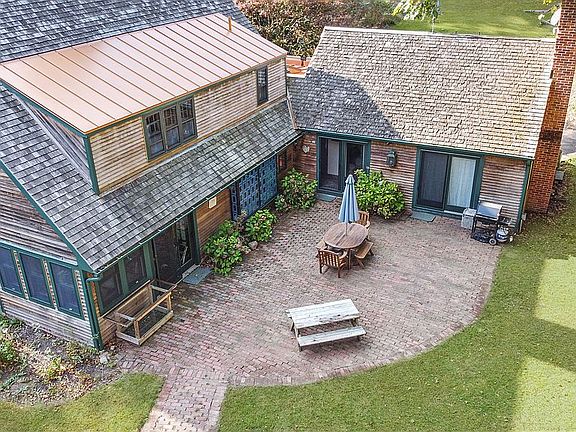 Back brick patio; sublime