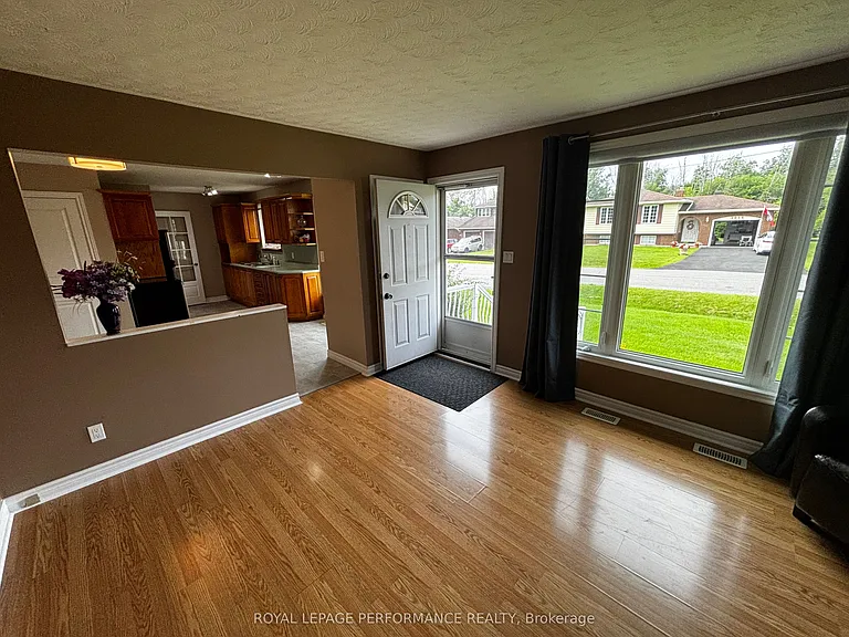 3013 Johnston Ave — Photo 4