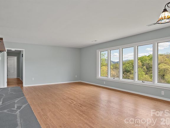 4th image of 441 Mulberry St