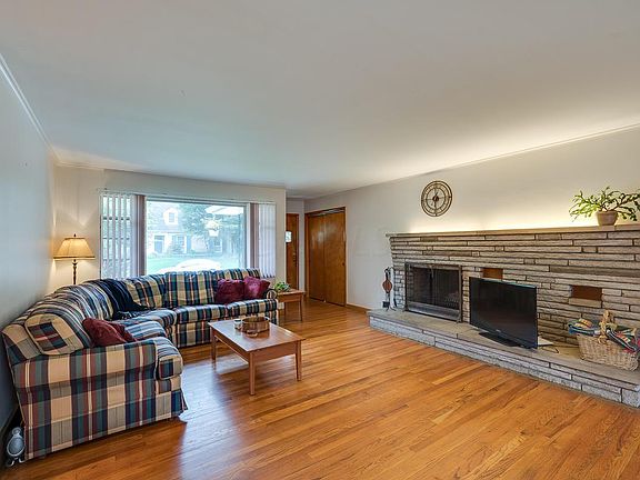 5th image of 2558 Lakewood Dr