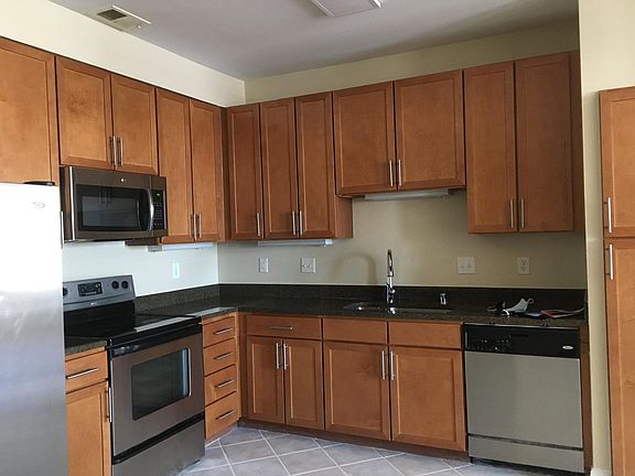 4th image of 1911 Westbridge Dr