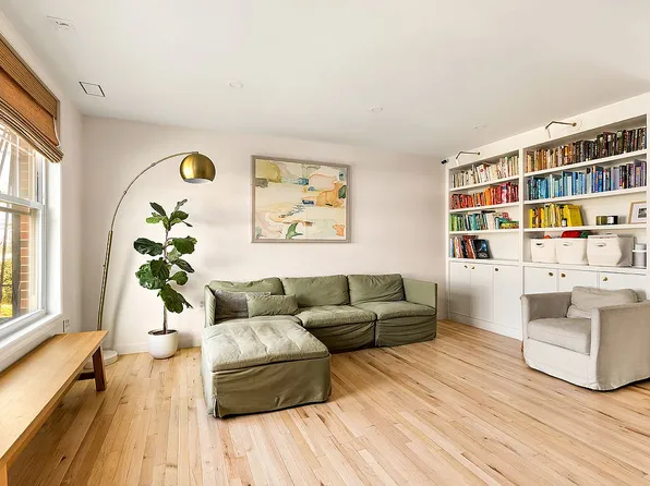 322 Seaside Ave, Rockaway Park, NY 11694