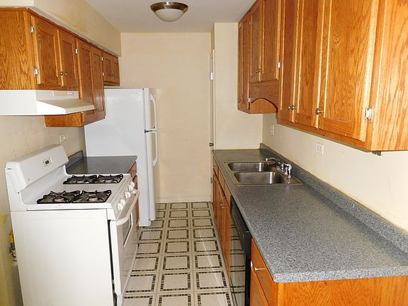 2nd image of 1070 Knoll Ln #1304