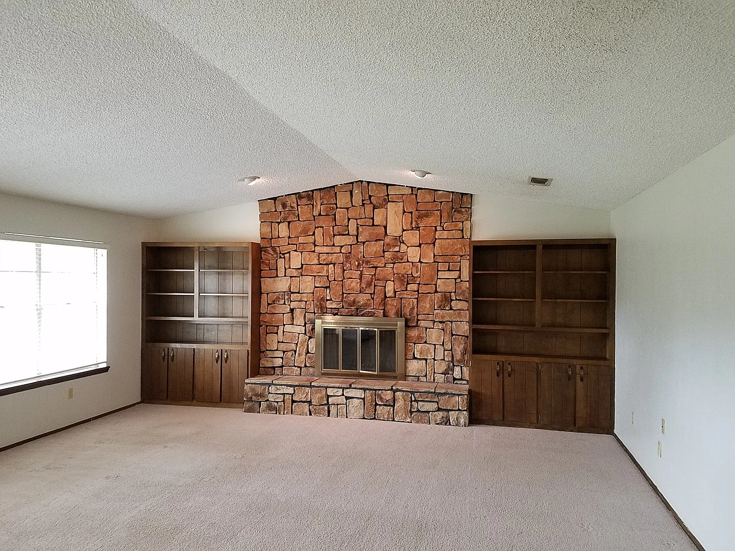 Large Home In Colonial Park — Photo 3