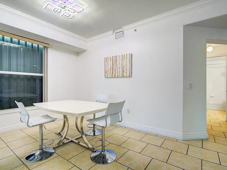 1310 Henley St #1902 — Photo 8