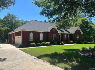 1969 Autumn Creek Dr NE, Arab, AL 35016