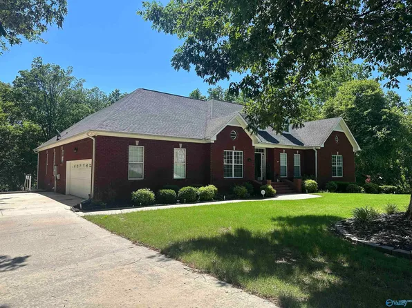 1969 Autumn Creek Dr NE, Arab, AL 35016