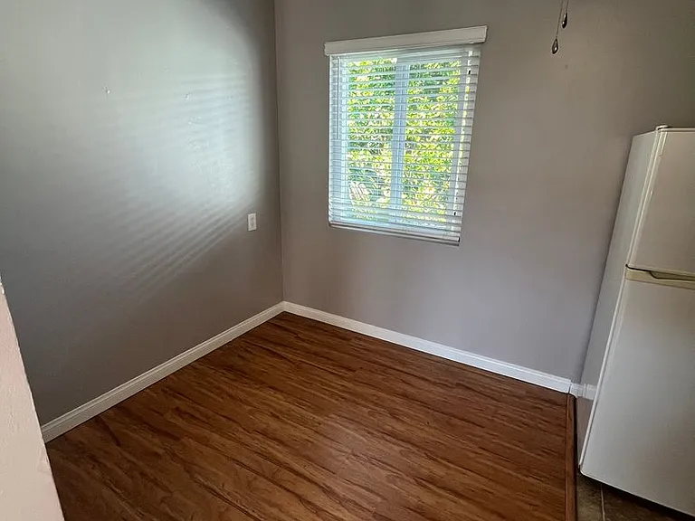 1251-1259 Hornblend St — Photo 6