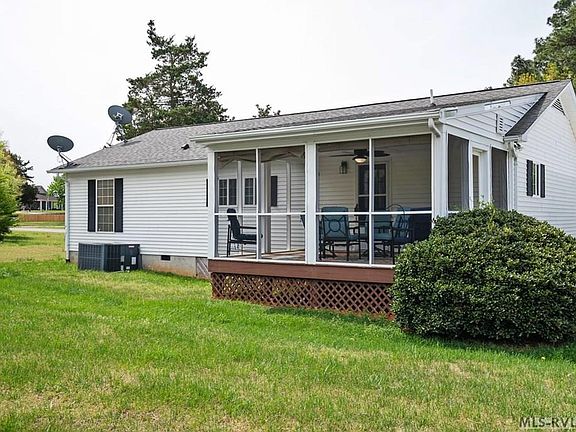 4th image of 48 Longwood Dr