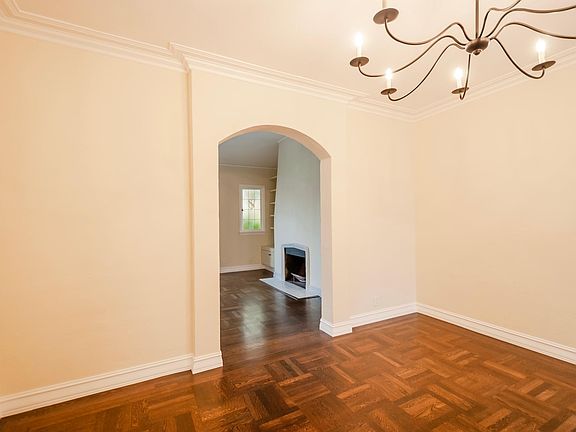 5th image of 2331 Bay St