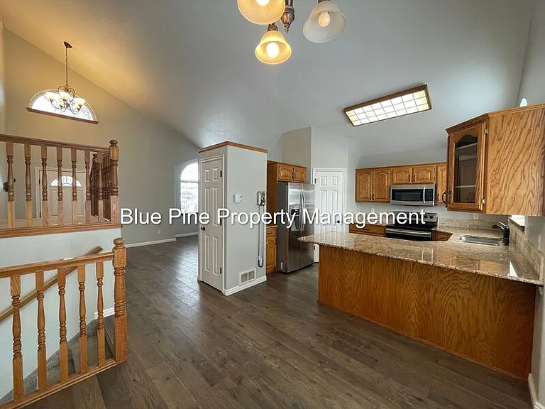 1455 Fox Ct — Photo 9