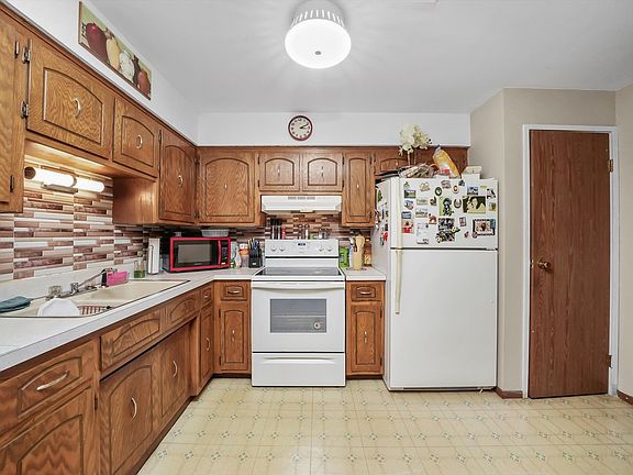 4th image of 6531 W 64th Pl APT 1W