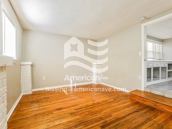 812950_003_living_room_14045580.jpg
