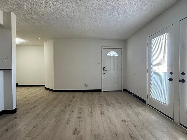 1319 Brenda Ln #B — Photo 4