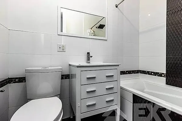 Rented by EXR | media 10