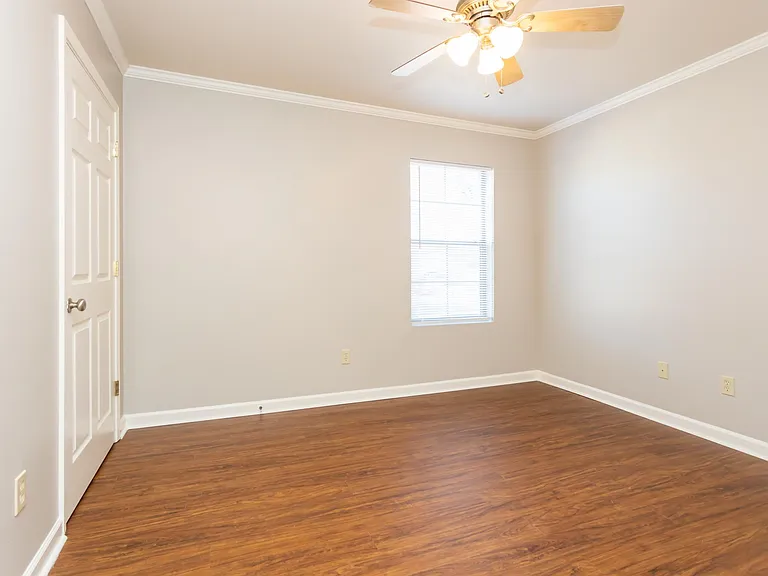 Guest/2nd Bedroom