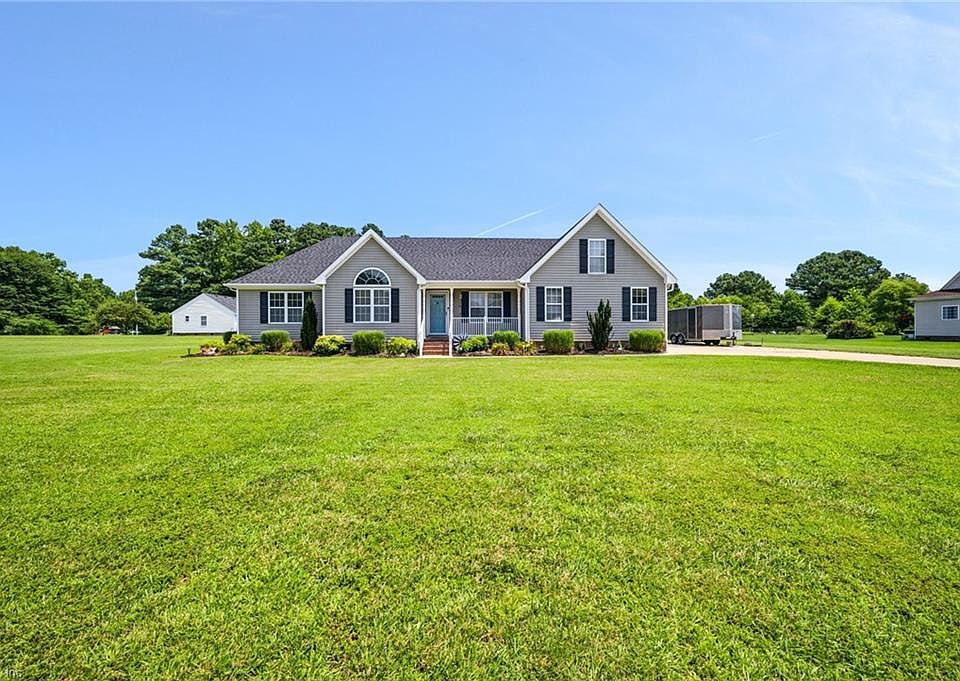 1st image of 102 Country Meadows Dr