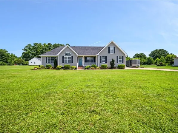 102 Country Meadows Dr, South Mills, NC 27976