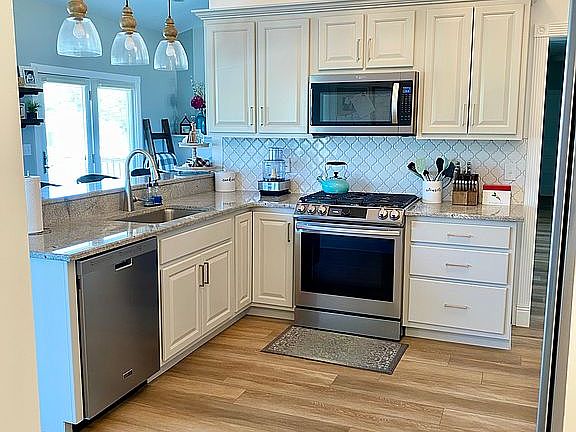 3rd image of 120 Parkington Ct