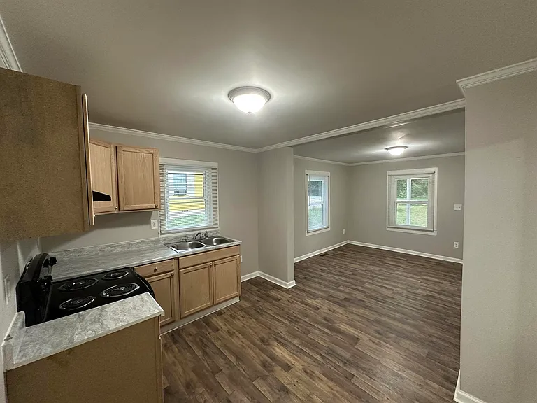 416 Airline Ave — Photo 10