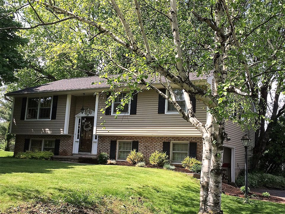 1st image of 28 Parkmeadow Dr