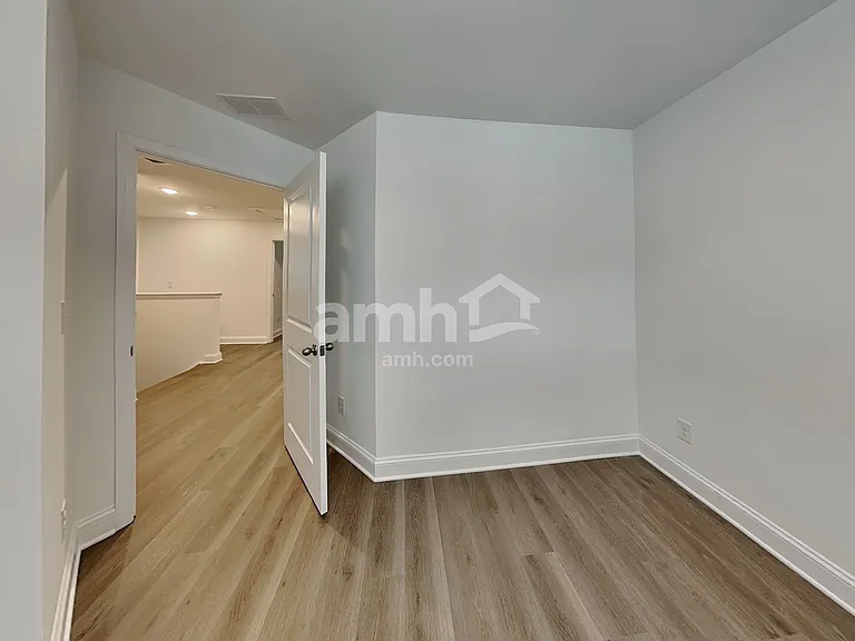 1128 Livengood Way — Photo 6