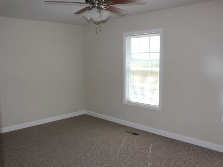 816 Carson Cir — Photo 6