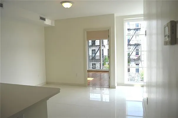 Rented by R New York | media 8