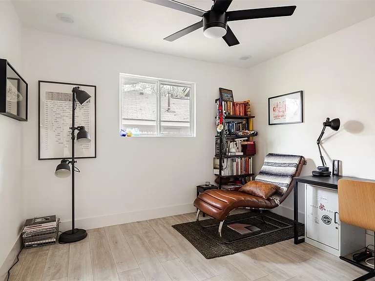 904 Acorn Oaks Dr — Photo 26