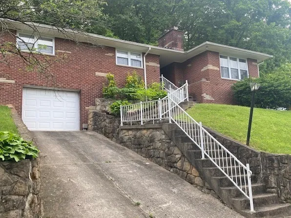 908 Hillcrest Dr, Saint Albans, WV 25177