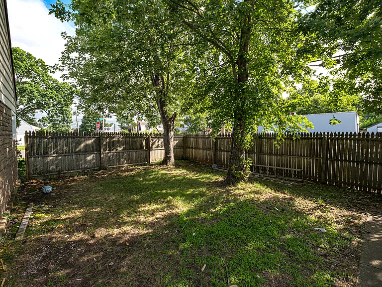 2528 Marshall Ave — Photo 12