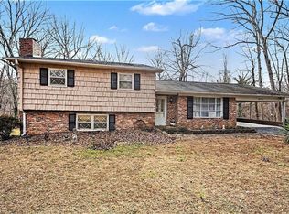 406 E Wellington Ln, Walnut Cove, NC 27052