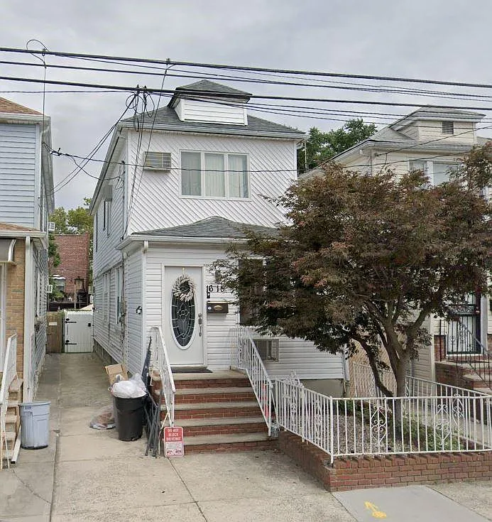 1615 E 51st St photo 1